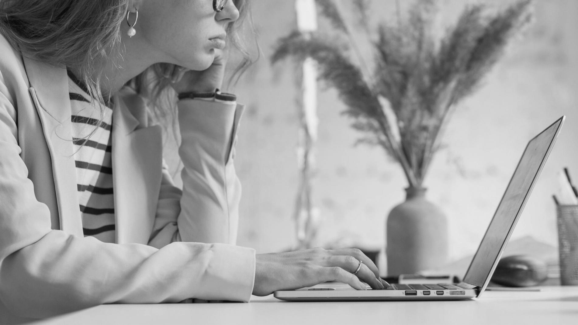 Dashboard de análisis financiero con métricas clave de rendimiento