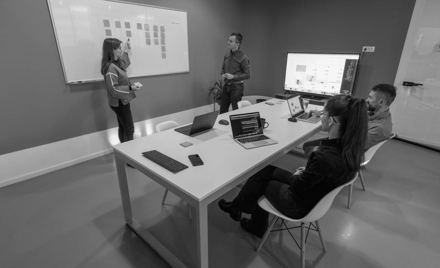 Interfaz de herramientas de reporting financiero con datos de empresa